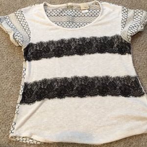 Gorgeous lace Daytrip short sleeve sweater